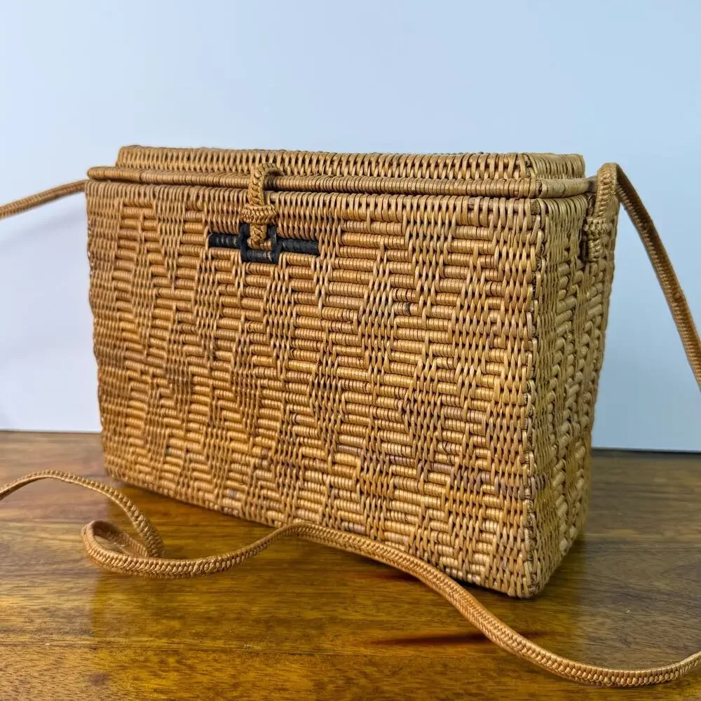 Vintage Woven Straw Grass Hawaiian Purse Crossbody